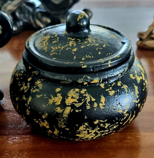 Cauldron - distressed yellow finish with lid
